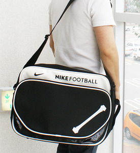 [국내배송] 일본직수입 나이키 맥스에어 숄더 에나멜백 (축구가방) #BZ9430-019